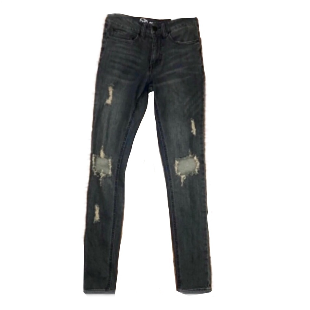 NWT pre-Distressed skinny jeans ✨